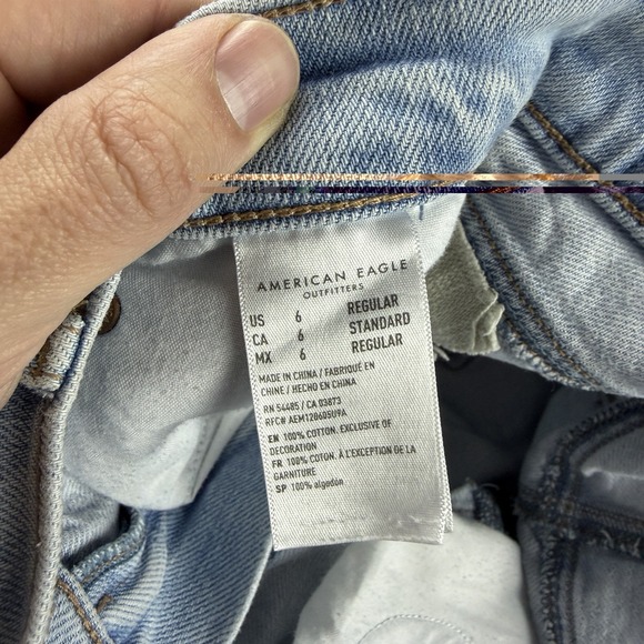American Eagle 90's Straight Jeans Womens 6 R Blue Light Wash Distressed - Picture 9 of 16